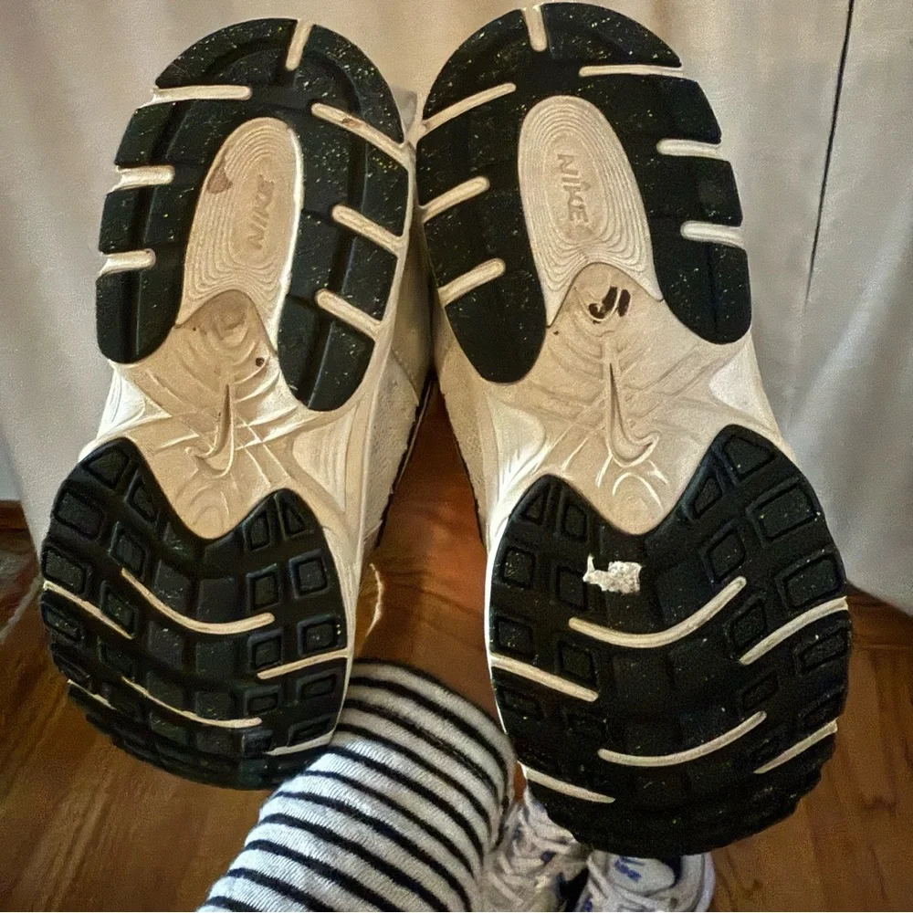 Nike Bundle (3 Pairs) – Size 1Y + 1.5Y | V2K Run | Vomero 5 - Picture 8 of 15
